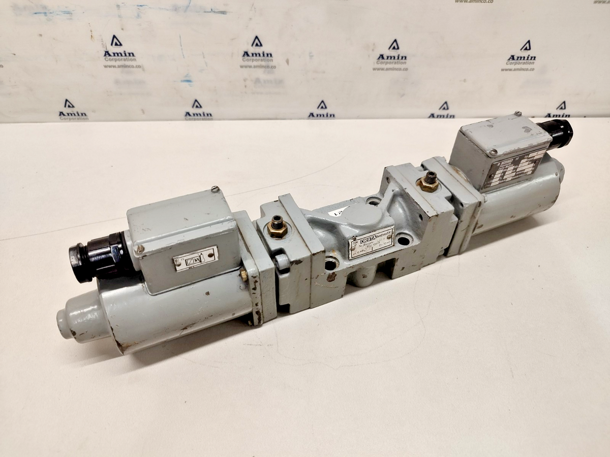 Orsta DDR07 TGL 10919 Directional control valve - NEW