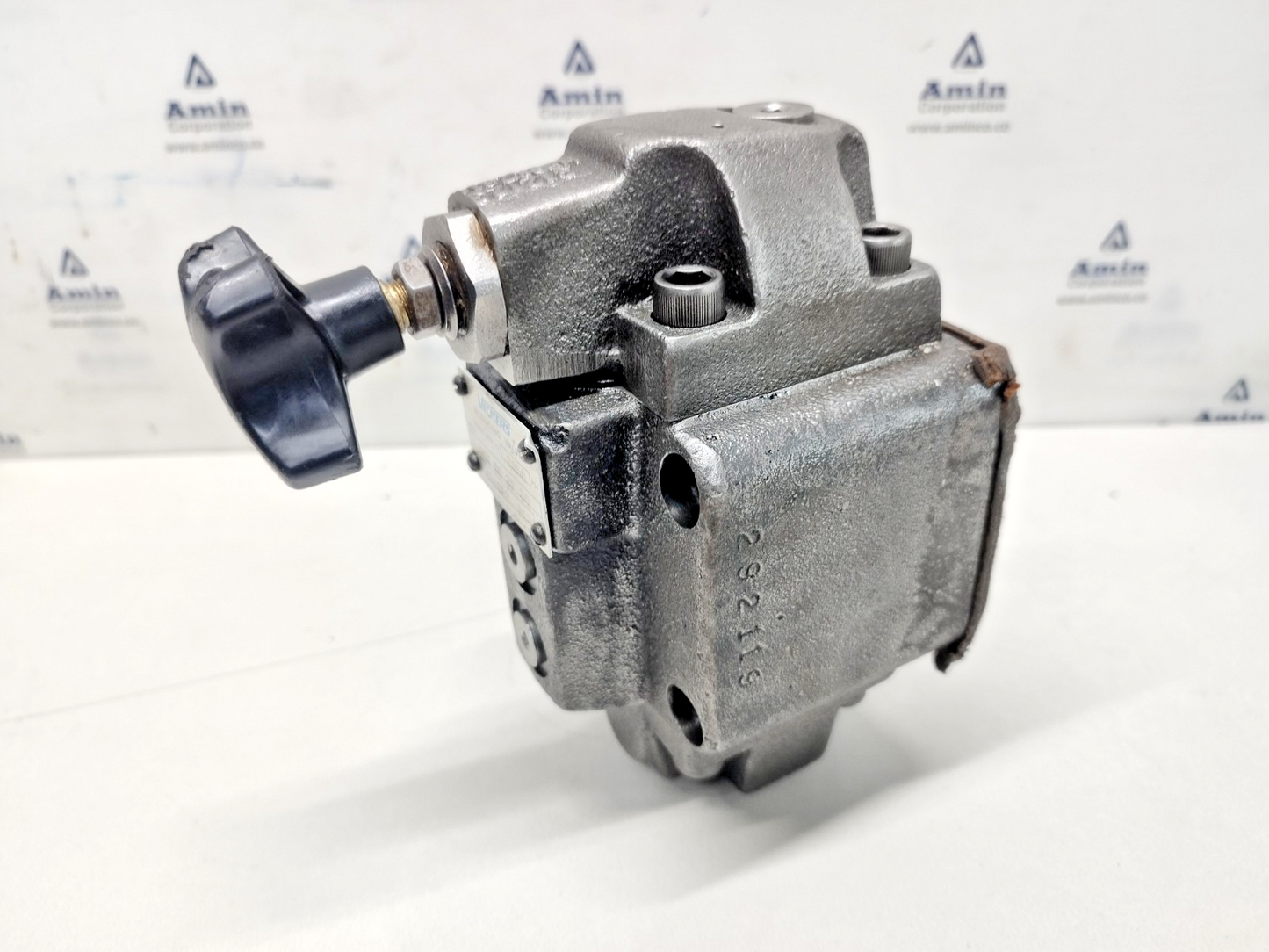 Vickers XCG 06 3F 30 Pressure Reducing valve 2850 psi max. - Refurbished