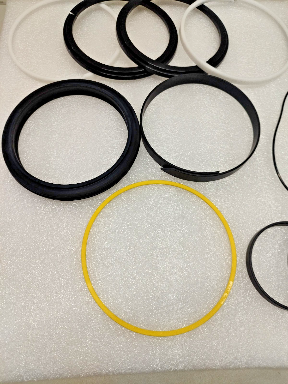 Macgregor P/N: 24328 Seal Kit 180/100 for Hyd. Luffing Cylinder - NEW