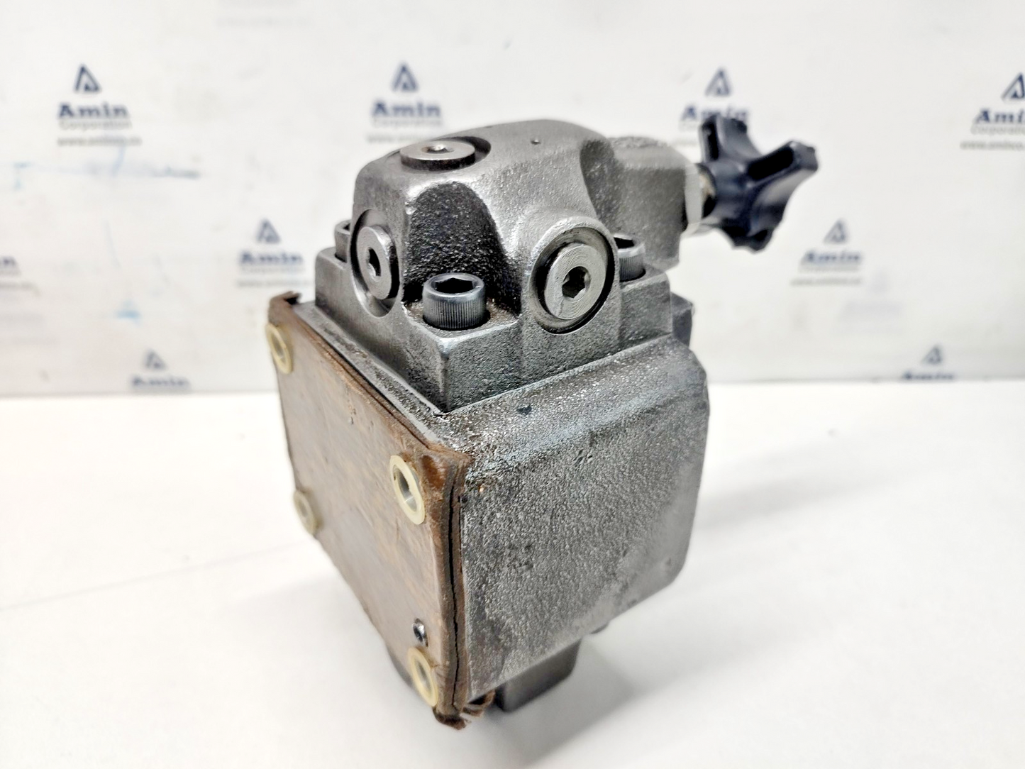 Vickers XCG 06 3F 30 Pressure Reducing valve 2850 psi max. - Refurbished