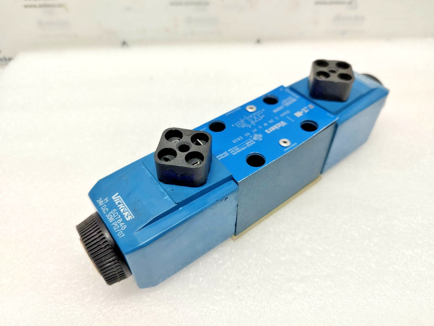 Eaton Vickers DG4V-3-2N-M-U-H7-60 EN38 Directional Control Valve - NEW #3