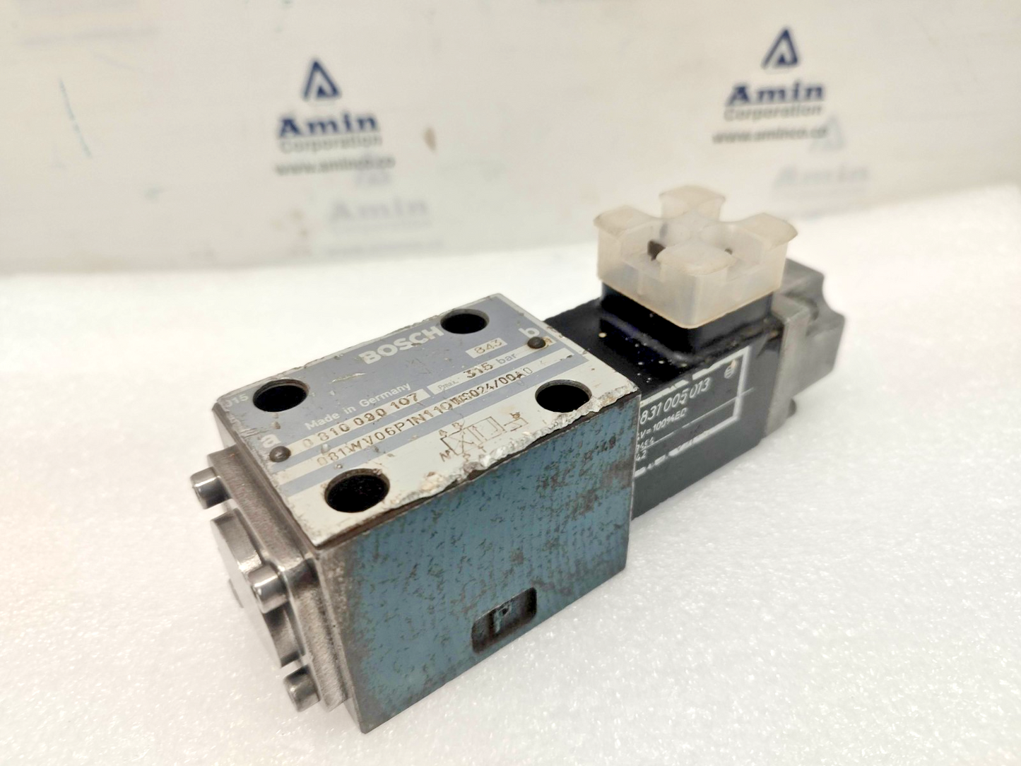 Bosch 0810 090 107, 081WV06P1N11QWS024/00A0 Directional Control Valve