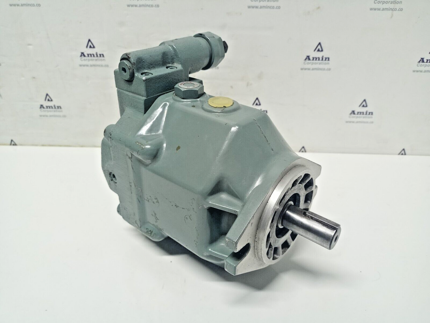YUKEN AR16-FR01B-20 Variable Piston Pump AR16FR01B20 with Mounting bracket - New