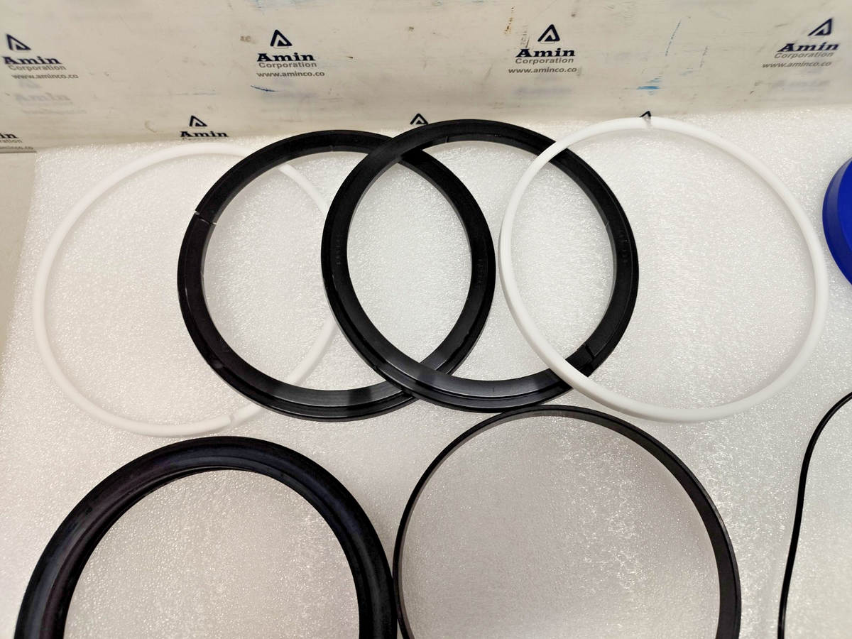 Macgregor P/N: 24328 Seal Kit 180/100 for Hyd. Luffing Cylinder - NEW