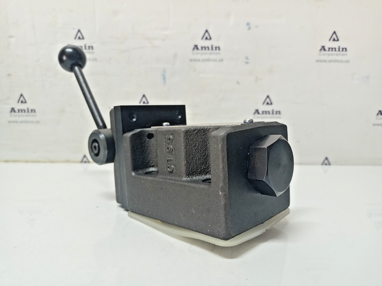 Yuken DMG-03-3C2-50 Directional valve - NEW