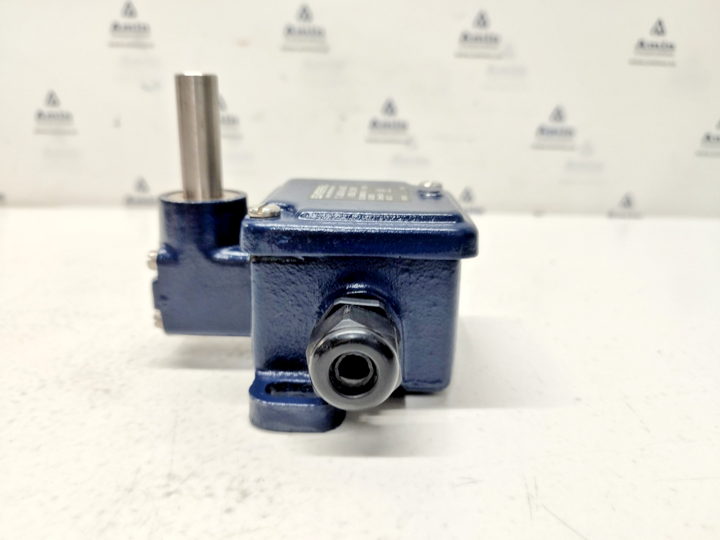 Schmersal T.422-01y-M20-1090/2186 Limit Switch AC-15, Ui500V, Uimp 6kV - NEW