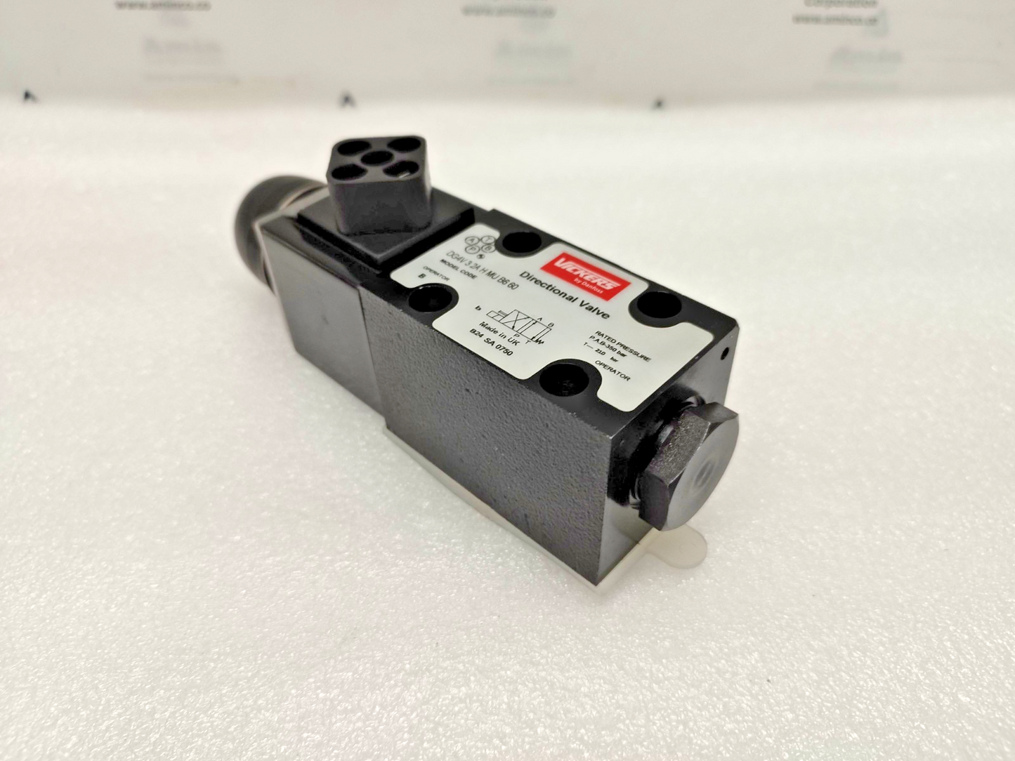 Vickers by Danfoss DG4V-3-2A-H-MU-B6-60 Directional control valve - NEW