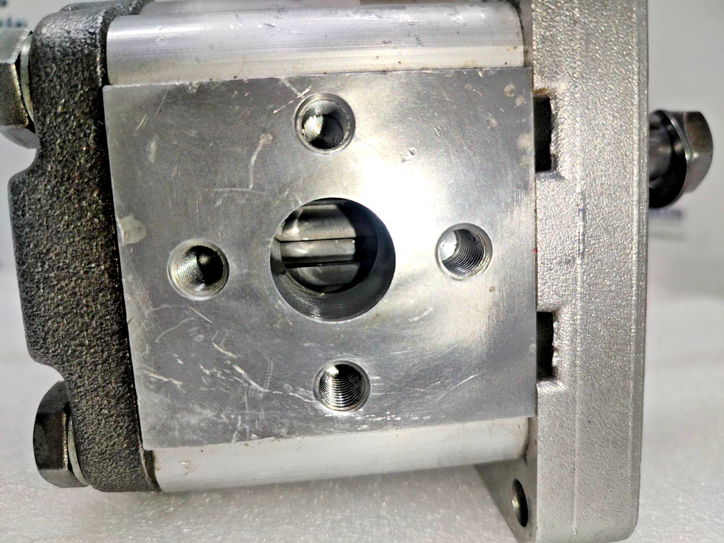 Parker P/N: 3349111292 Hydraulic Gear Pump - NEW