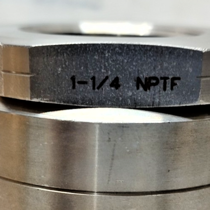 Parker SH12-62L Series 60 Stainless Steel Coupler 1-1/4 -11 1/2 NPTF NEW