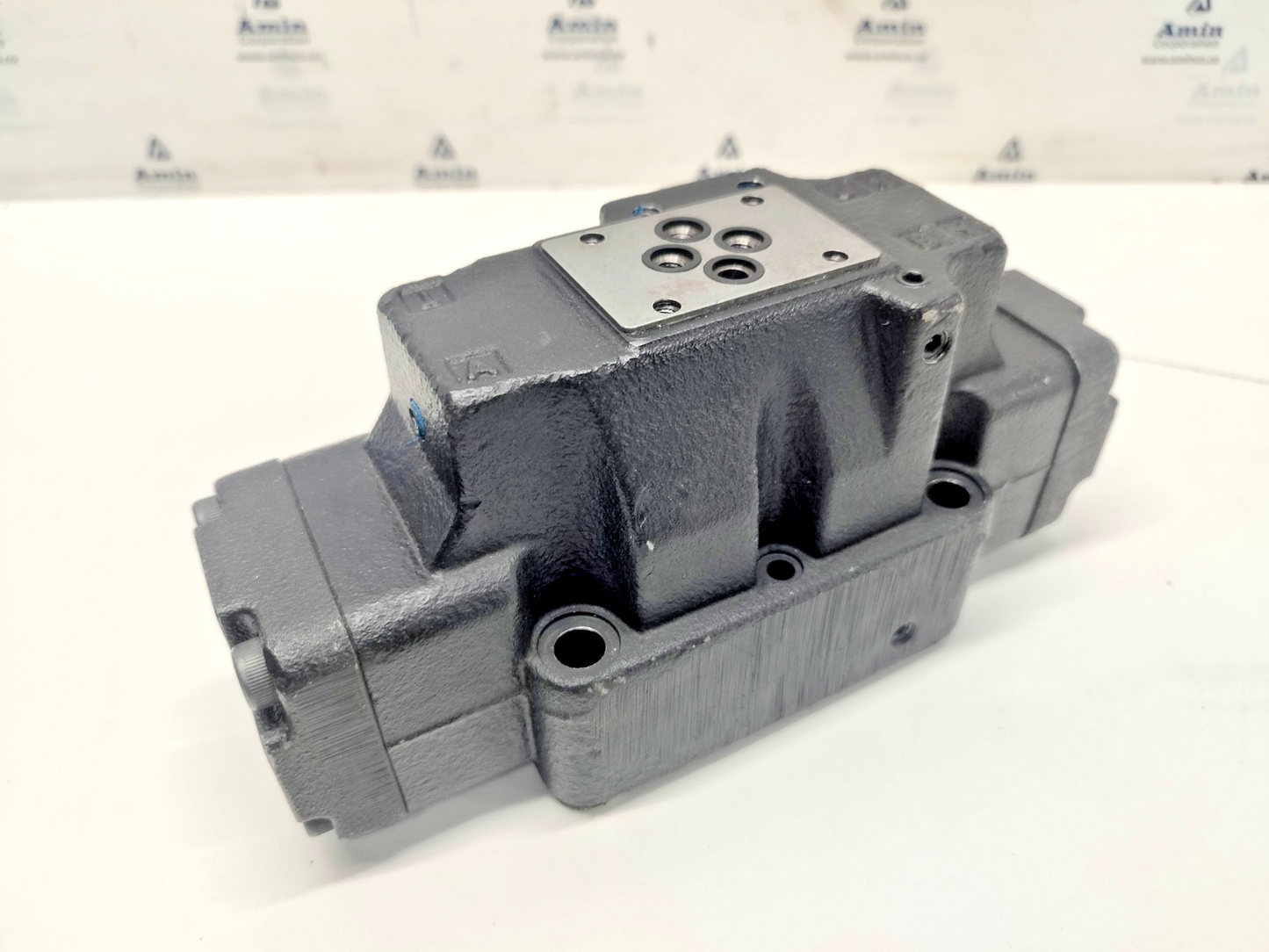 Parker D41VW002C2NJW91  Directional Control Valve - NEW