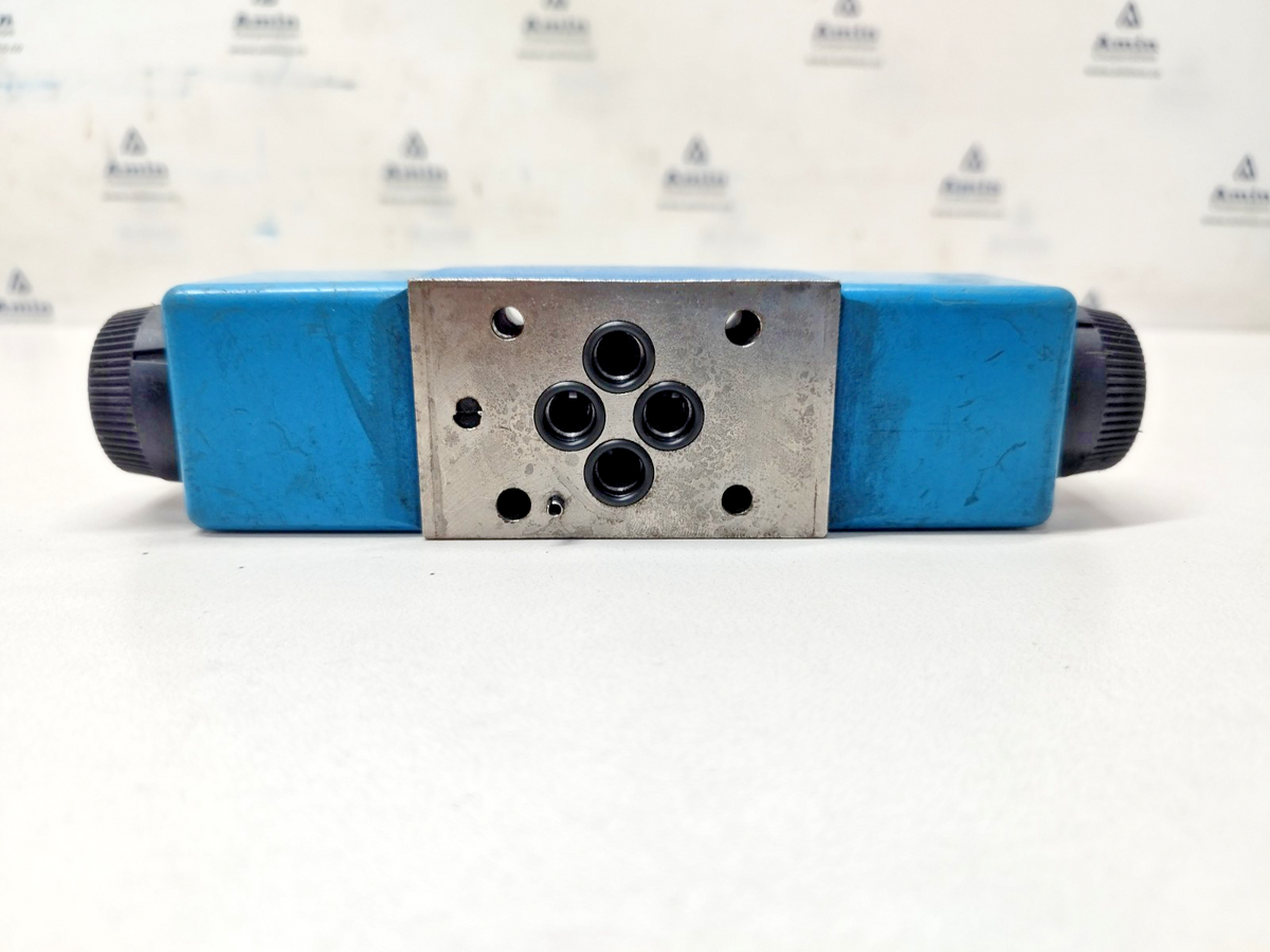 Eaton Vickers DG4V 3S 2C M U D5 60 Directional Control valve - NEW