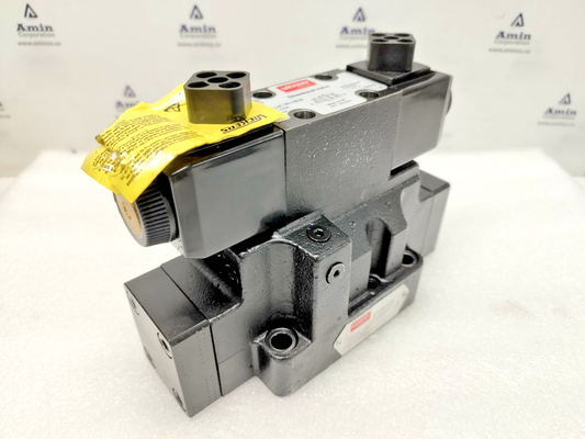 Vickers by Danfoss DG5V-7-8C-VM-U-B6-50 with DG4V-3-6C-VM-U-B6-60 Valve - NEW