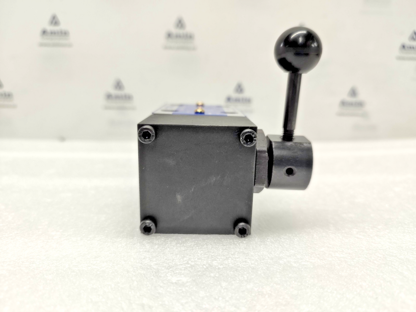 Yuken DMG-01-3C4-1038 Directional Control Valve - NEW #3