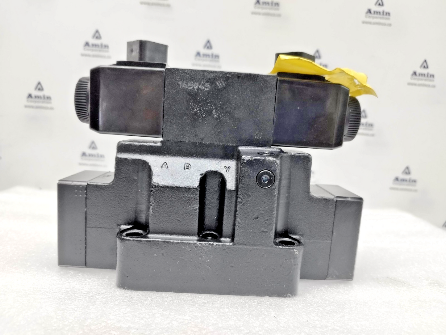 Vickers by Danfoss DG5V-7-8C-VM-U-B6-50 with DG4V-3-6C-VM-U-B6-60 Valve - NEW