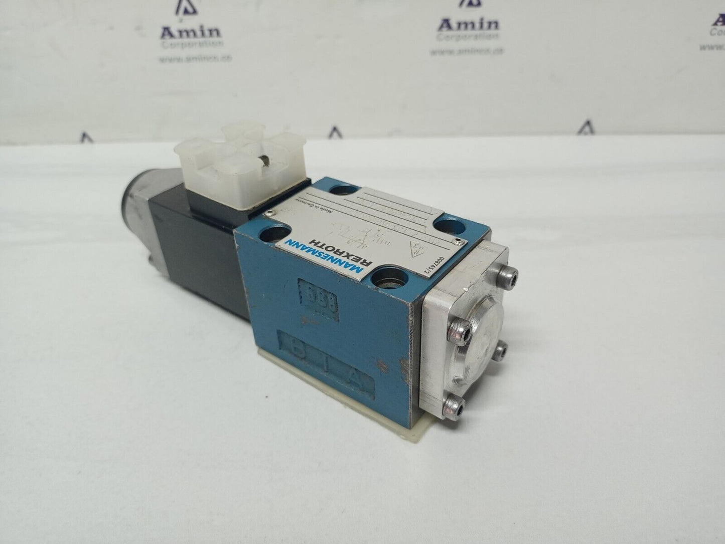 Mannesmann Rexroth 4WE6Y53/AG24NZ5 Directional control valve - NEW