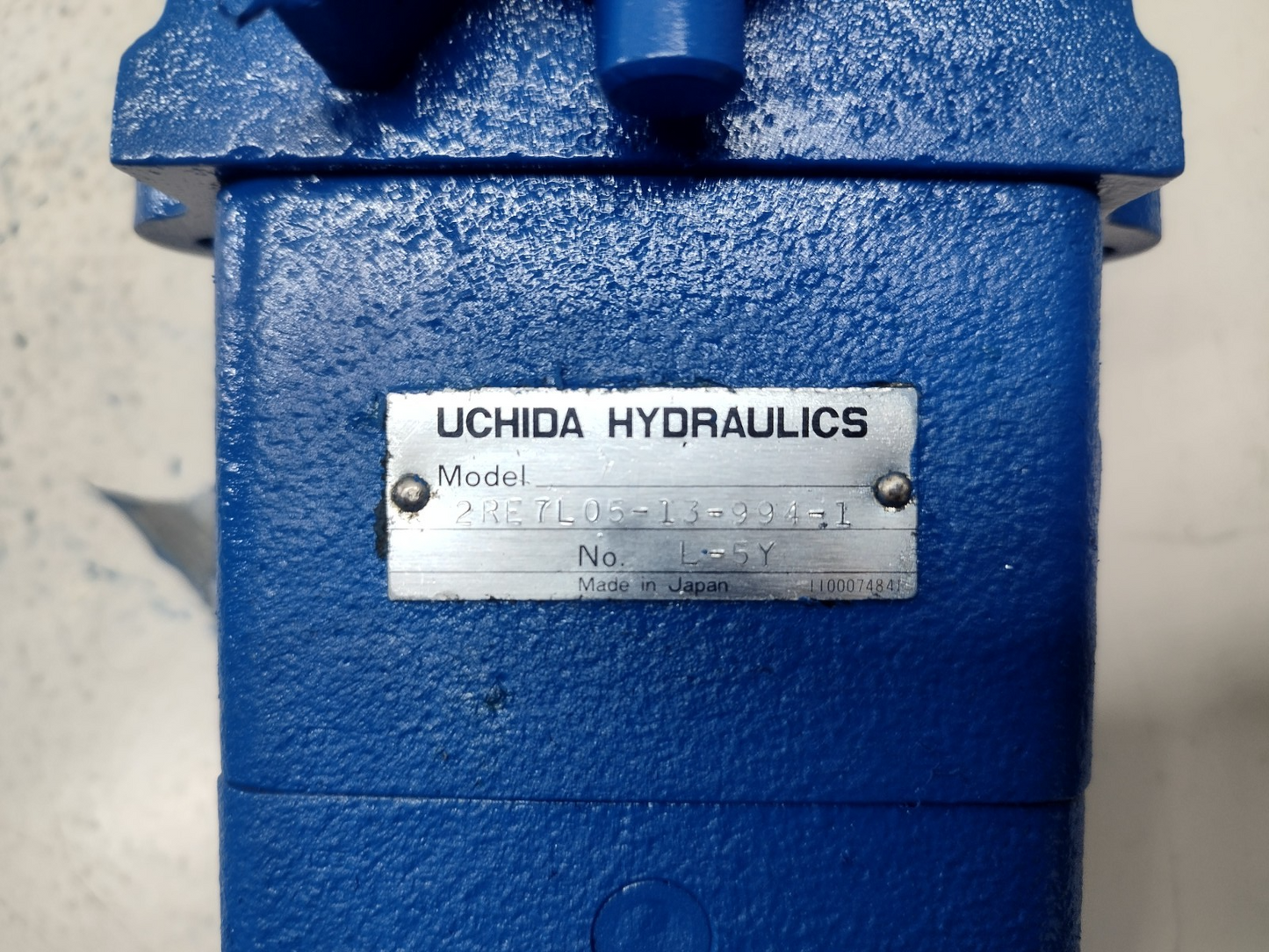 Uchida Hydraulics 2RE 7L05-13-994-1 Directional control valve