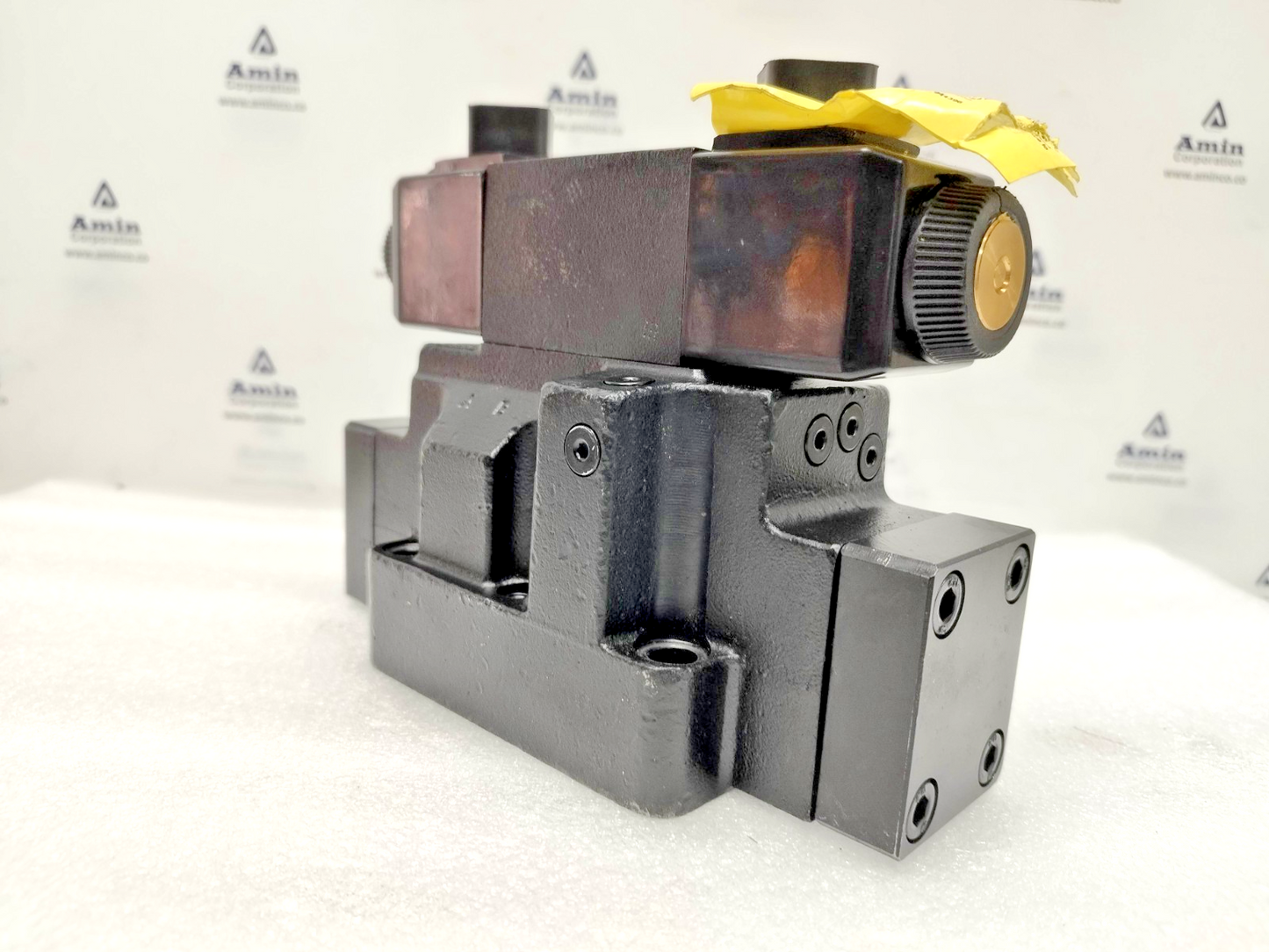 Vickers by Danfoss DG5V-7-8C-VM-U-B6-50 with DG4V-3-6C-VM-U-B6-60 Valve - NEW