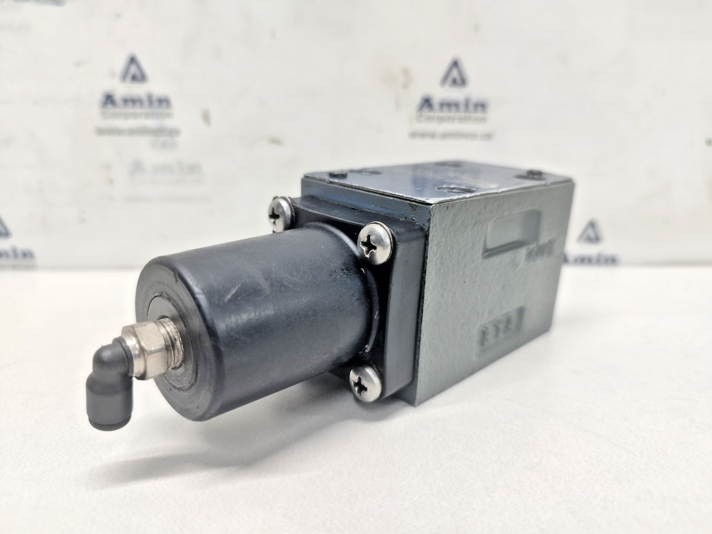 Continental Hydraulics VAD03M-3A-G-10-A-Y1048 Directional Control Valve