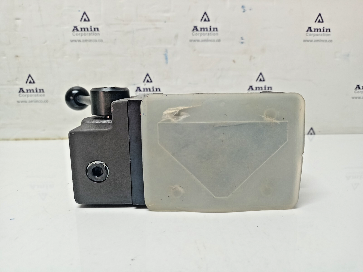 Yuken DMG-03-3C2-50 Directional valve - NEW