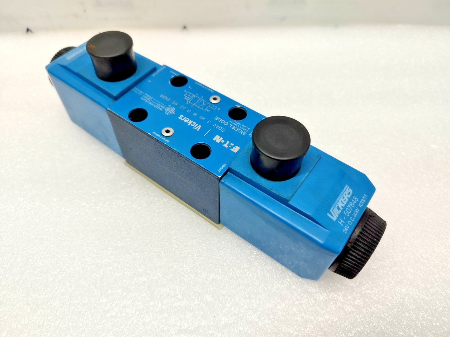Eaton Vickers DG4V 3-2N-M-U-H7-60 EN38 Directional Control Valve - NEW