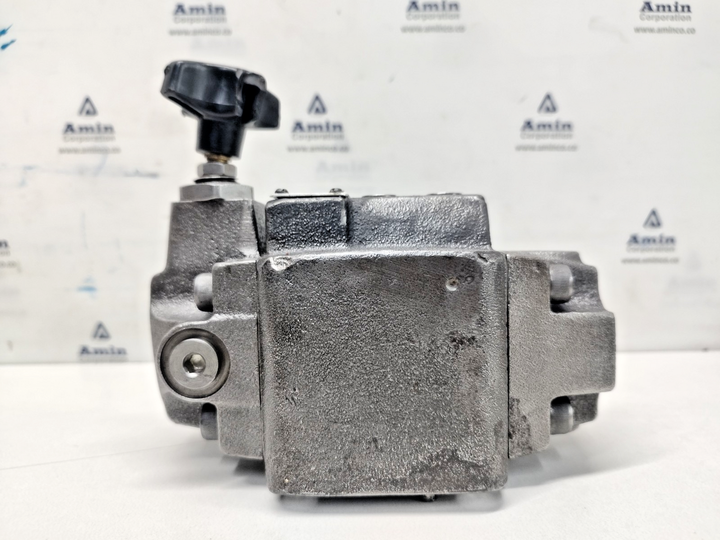 Vickers XCG 06 3F 30 Pressure Reducing valve 2850 psi max. - Refurbished