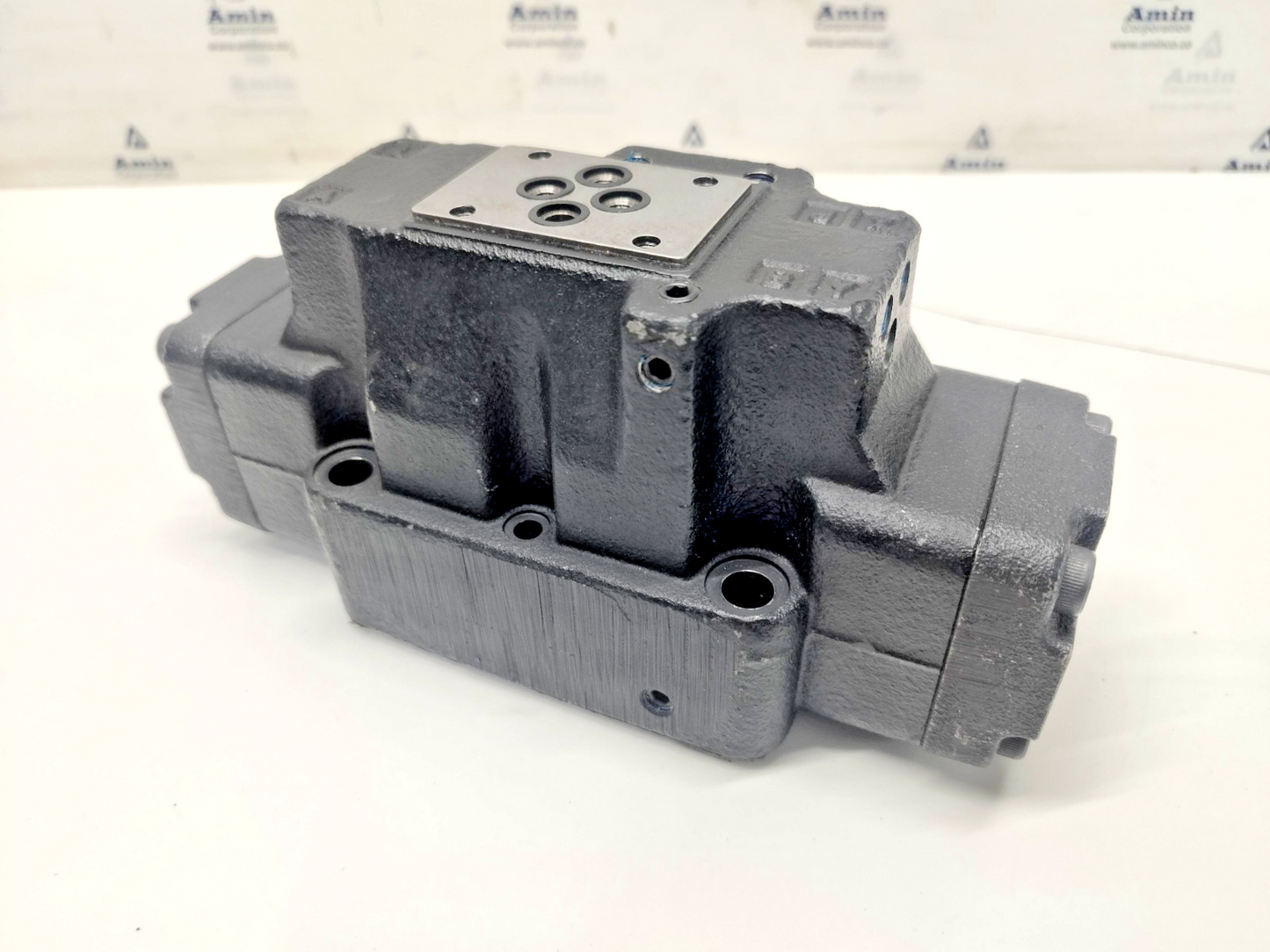 Parker D41VW002C2NJW91  Directional Control Valve - NEW