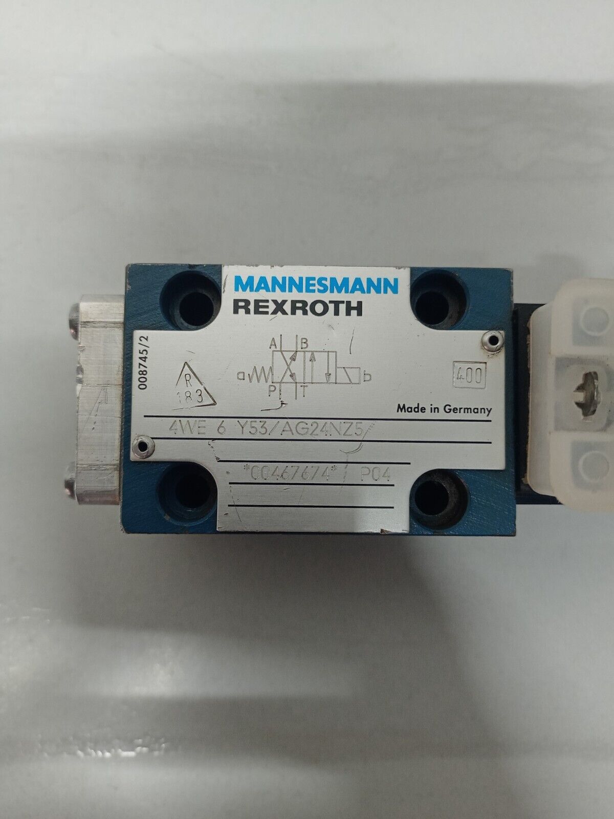 Mannesmann Rexroth 4WE6Y53/AG24NZ5 Directional control valve - NEW