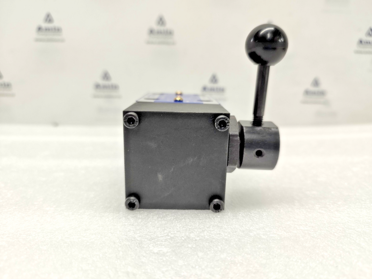Yuken DMG-01-3C4-1038 Directional Control Valve - NEW #3