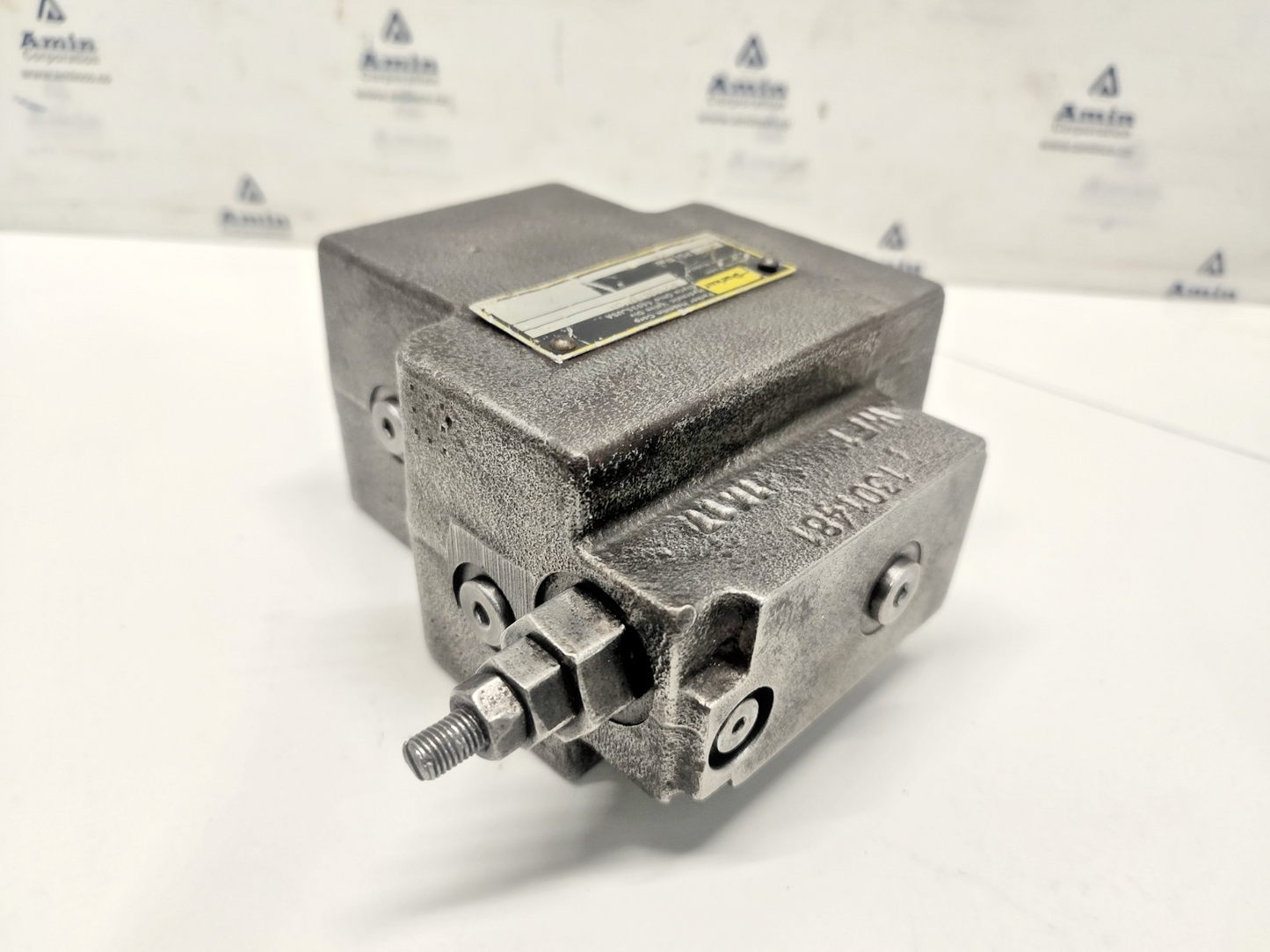 Parker R25S07S4SN Hydraulic Pressure Control Valve - NEW