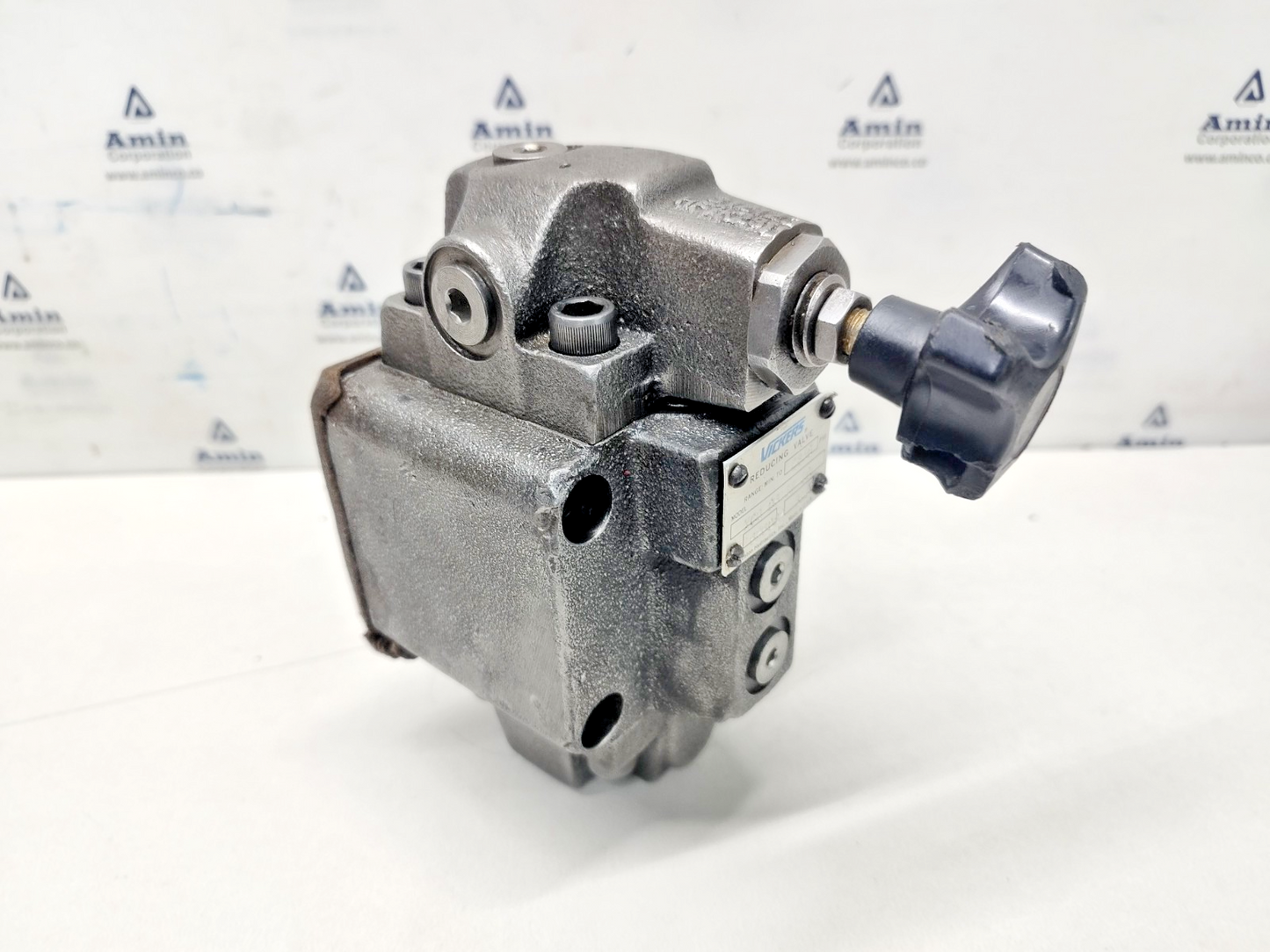 Vickers XCG 06 3F 30 Pressure Reducing valve 2850 psi max. - Refurbished