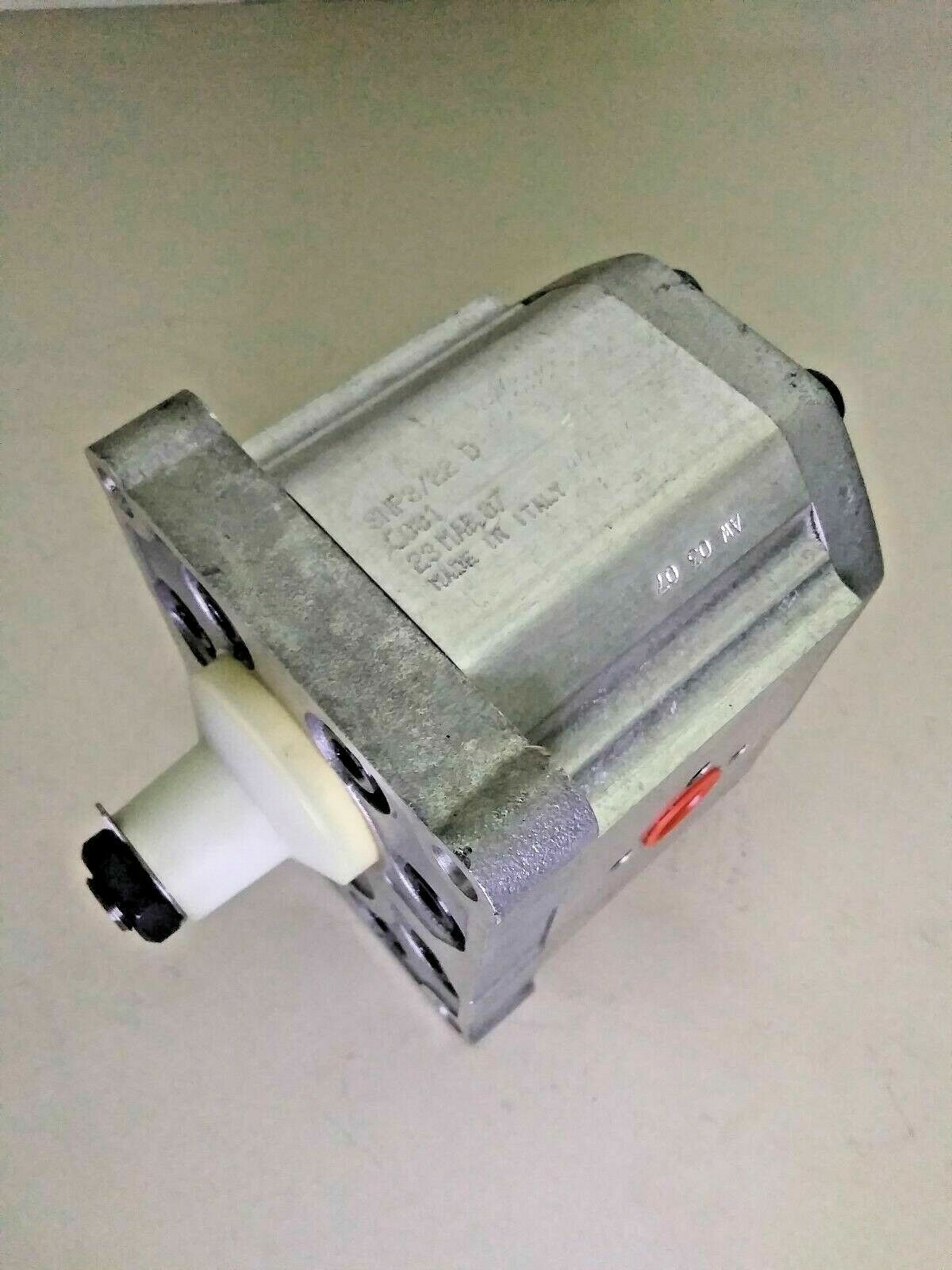 Sauer Danfoss SNP3/22 D C001 Hydraulic Gear Pump - NEW