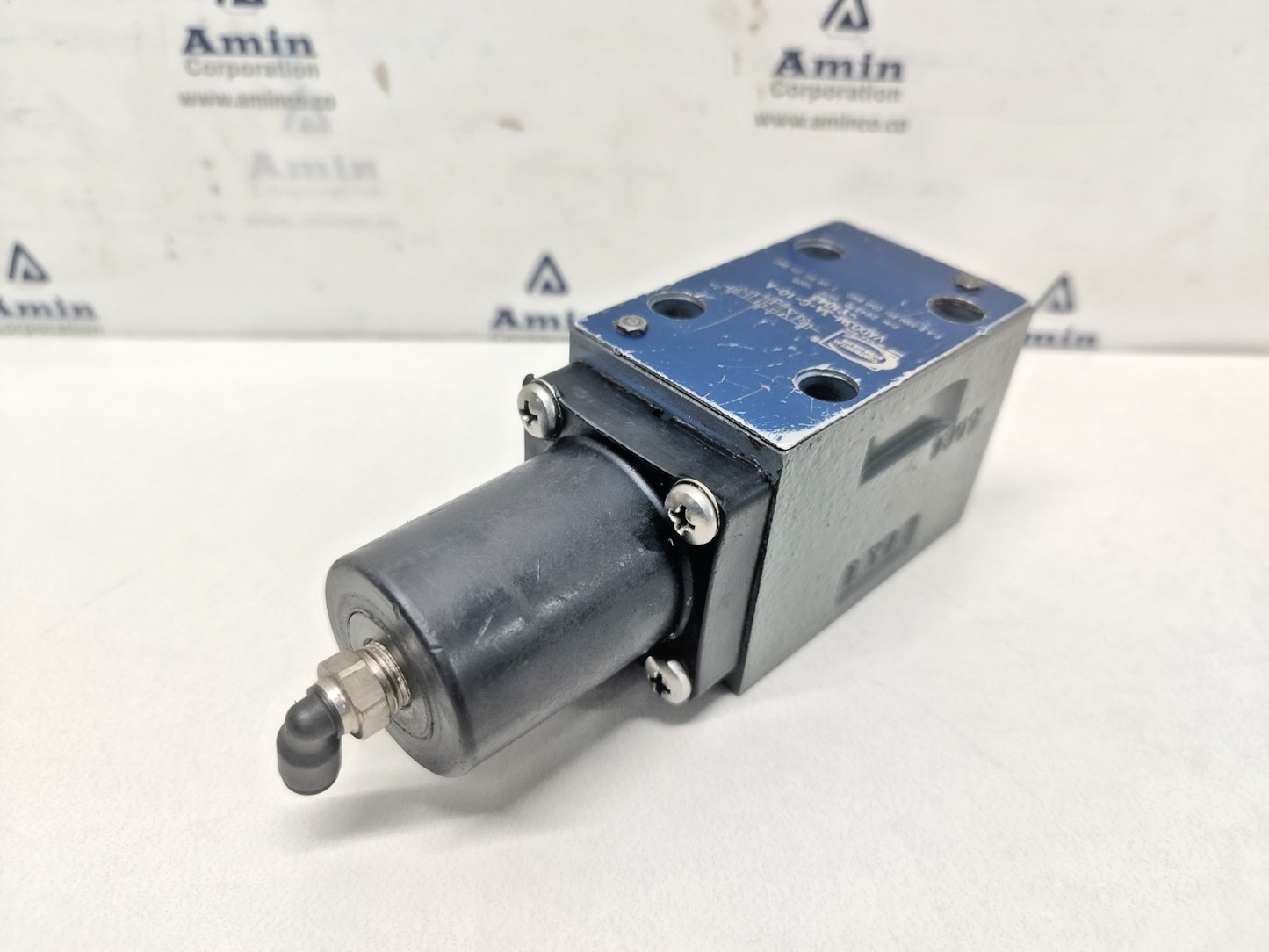 Continental Hydraulics VAD03M-3A-G-10-A-Y1048 Directional Control Valve
