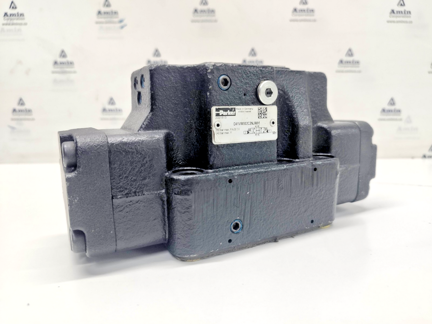 Parker D41VW002C2NJW91  Directional Control Valve - NEW