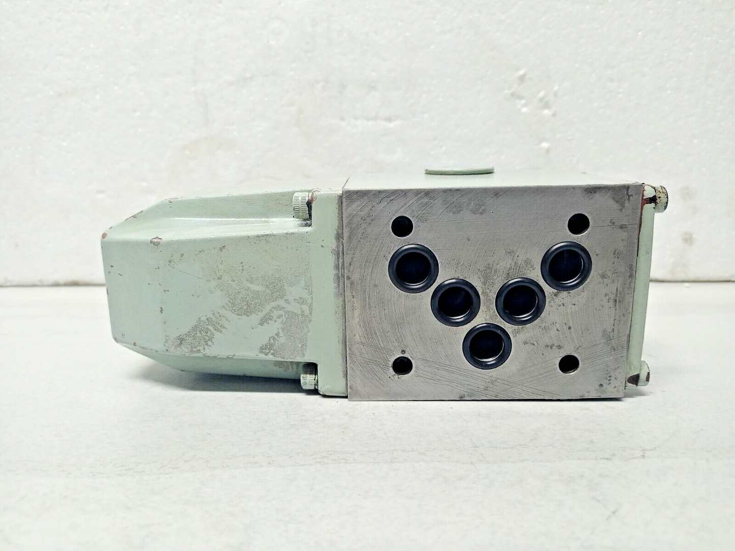 Kawasaki Rexroth 4WE10D-10L0/LW100NDL-B04 Solenoid Valve - NEW
