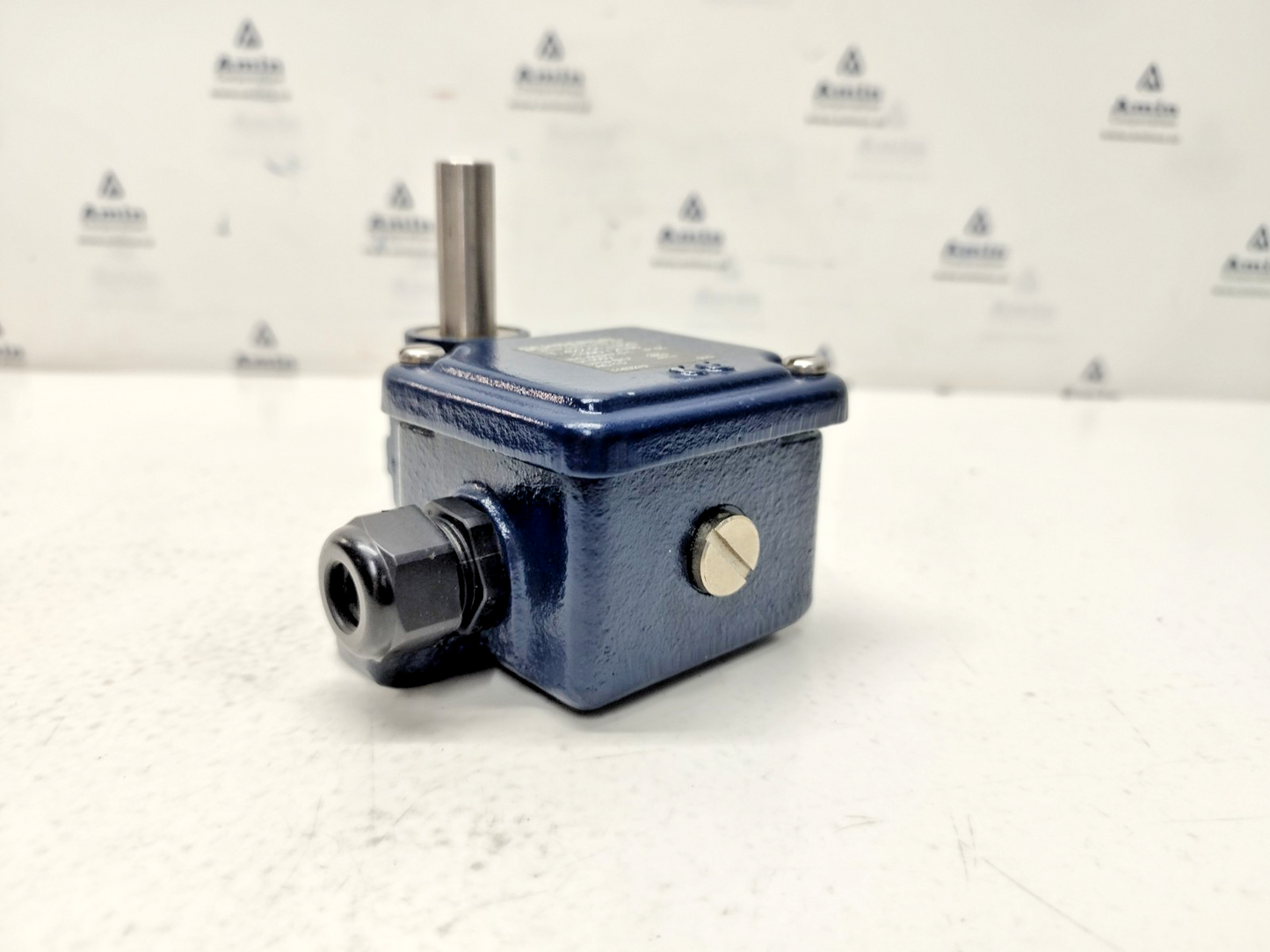 Schmersal T.422-01y-M20-1090/2186 Limit Switch AC-15, Ui500V, Uimp 6kV - NEW