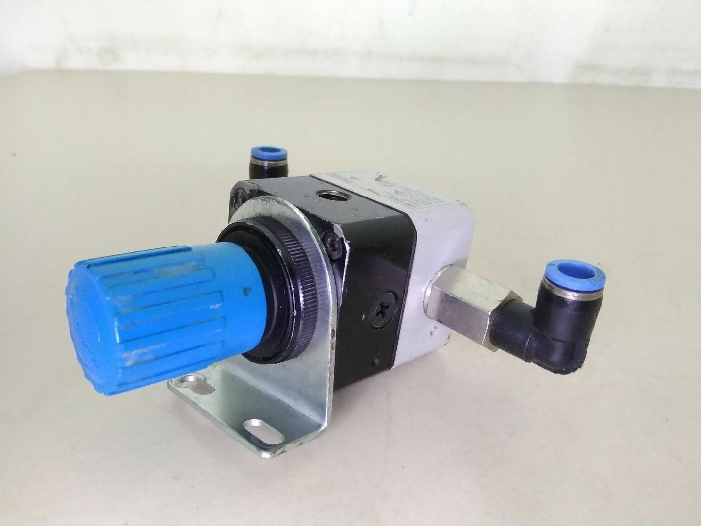 FESTO LRP-1/4-0,7 159500 PRESSURE REGULATOR (Max. 12 bar)