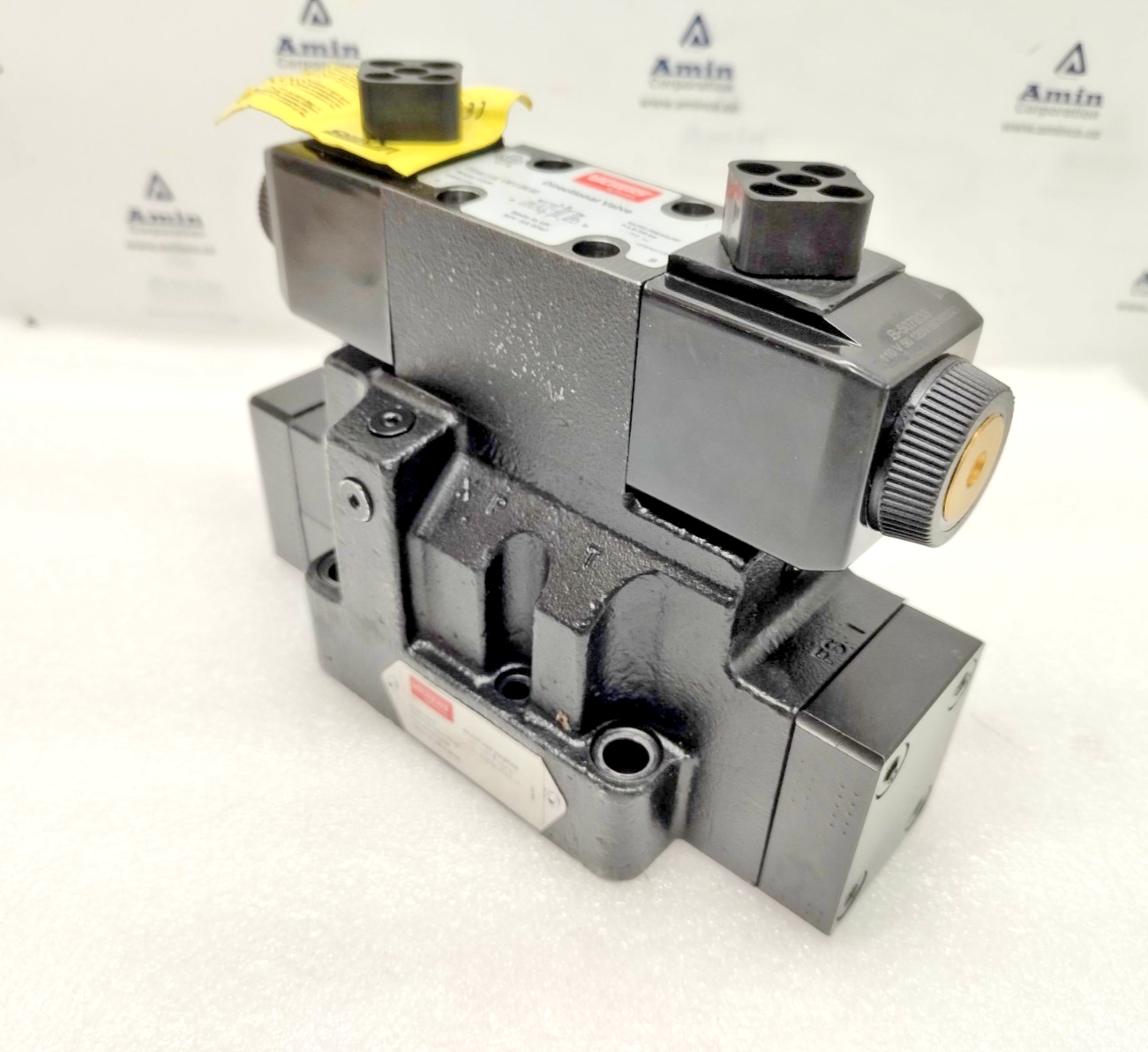 Vickers by Danfoss DG5V-7-8C-VM-U-B6-50 with DG4V-3-6C-VM-U-B6-60 Valve - NEW