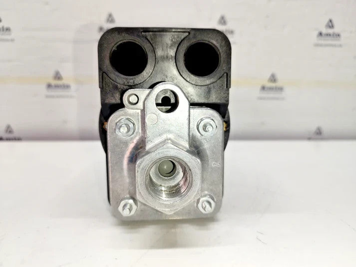 Condor MDR53/11 Pressure Switch AC-15, 4A, 250V - NEW