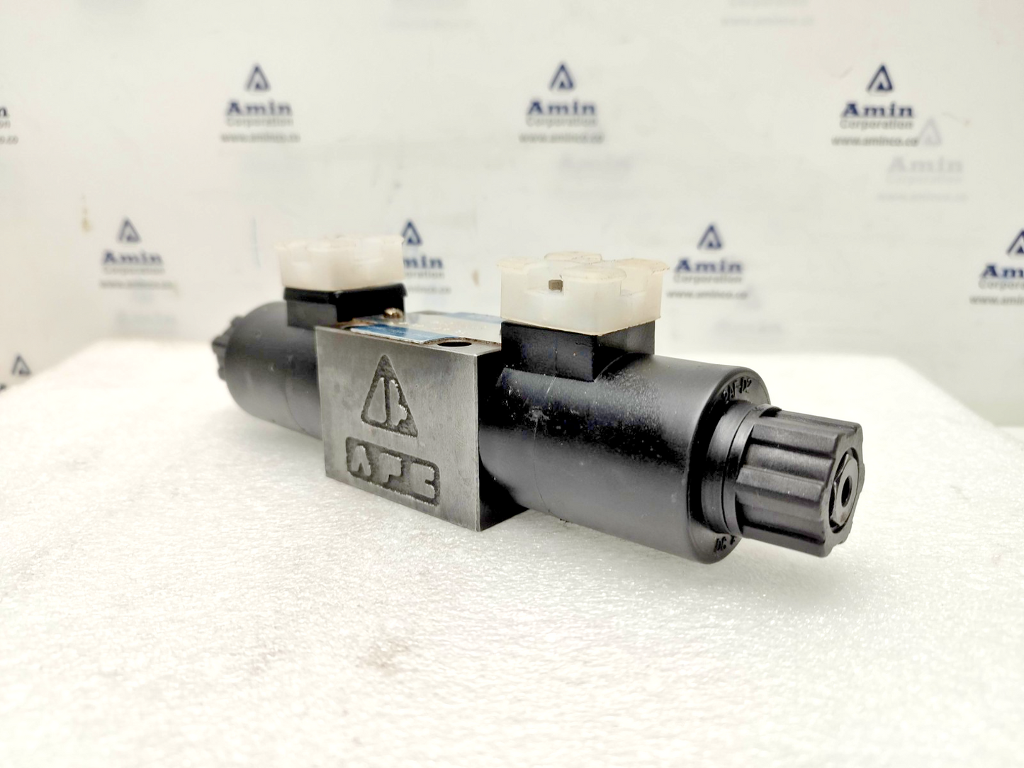 TDZ Hydraulics 2-C2-D24-35J Directional Control Valve - NEW