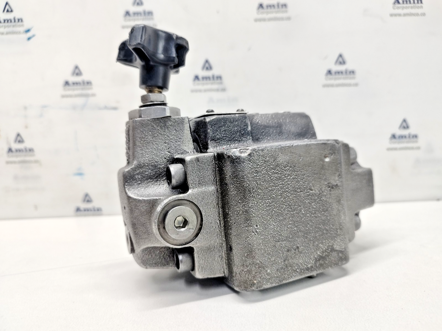 Vickers XCG 06 3F 30 Pressure Reducing valve 2850 psi max. - Refurbished