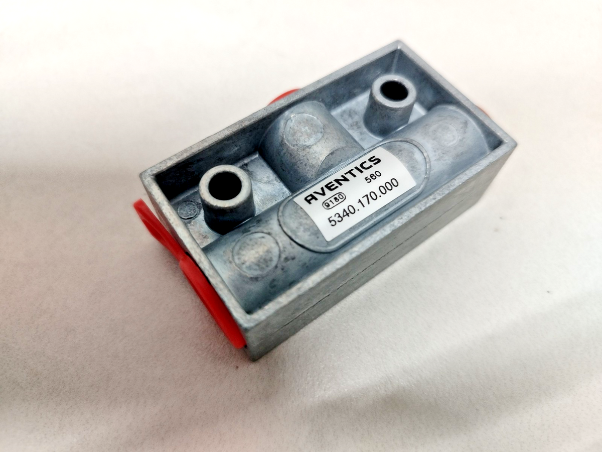 Aventics 5340.170.000 Pneumatic Shuttle Valve - NEW (Lot of 3pcs)