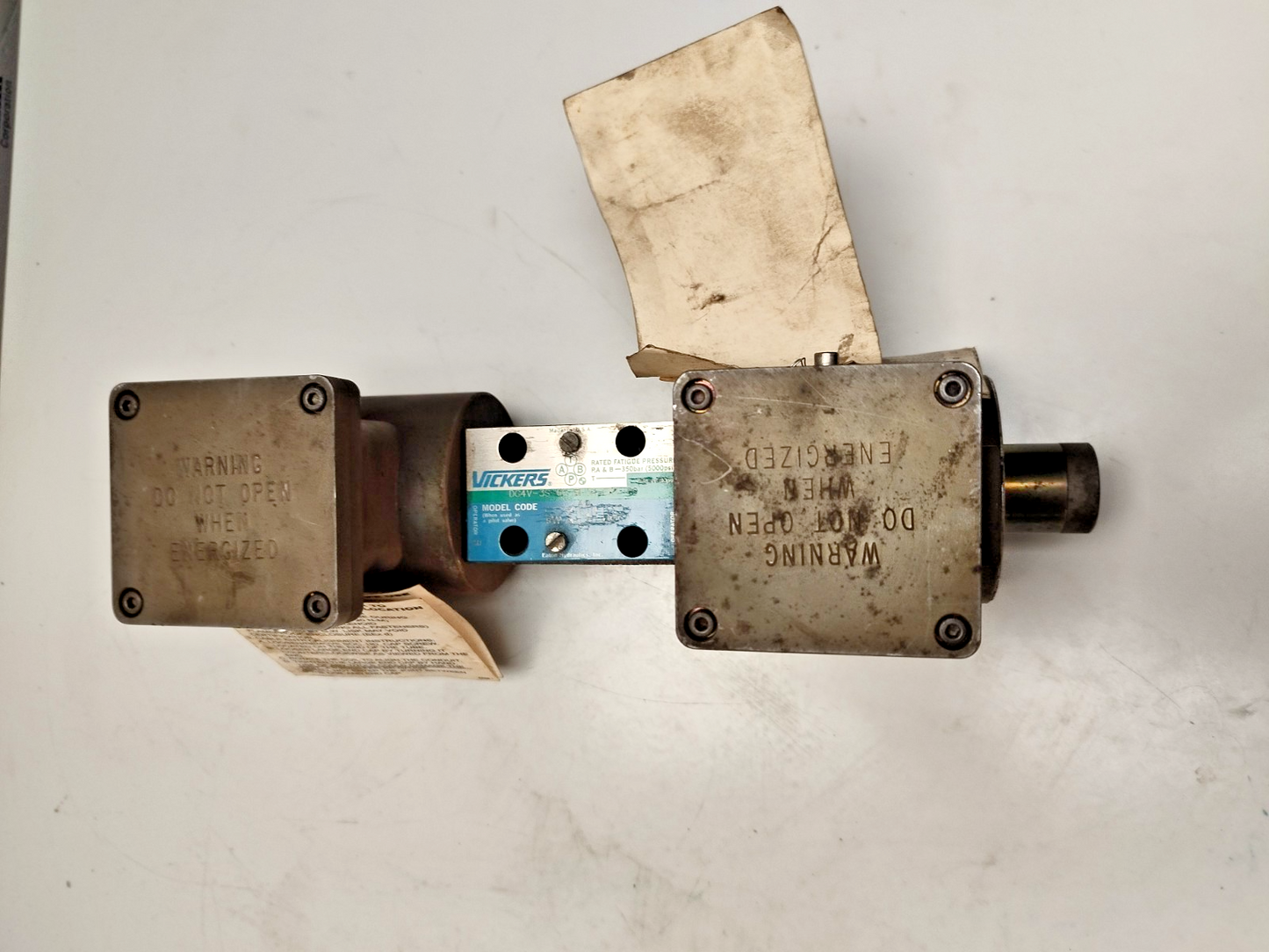 Eaton-Vickers DG4V-3S-6C-M-X1-ER4-60 Directional control valve - NEW
