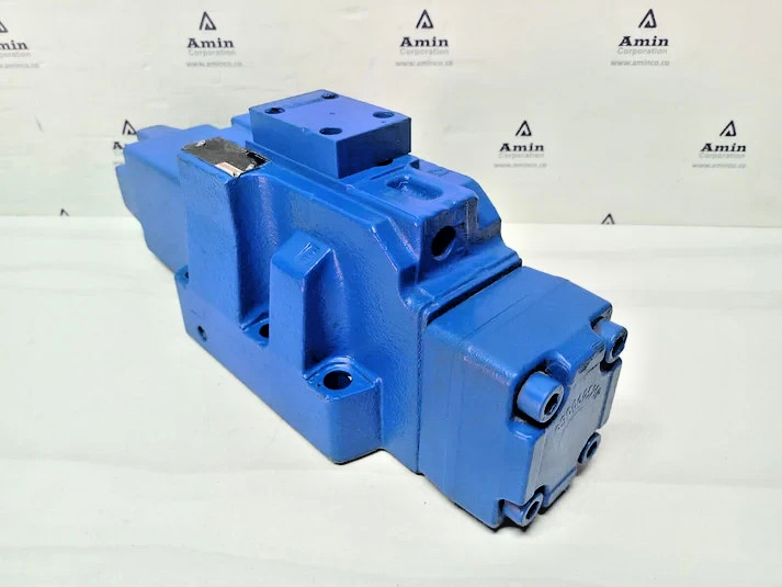 Rexroth 4WRH 25 W6-220-70 M Proportional Directional valve R900964592 - NEW