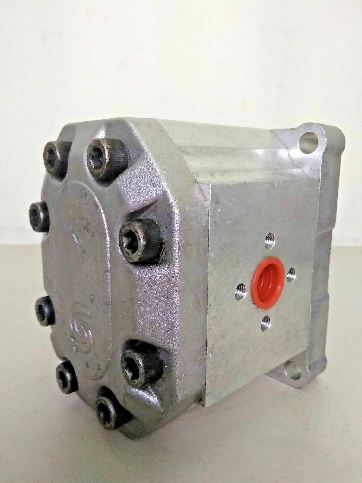 Sauer Danfoss SNP3/22 D C001 Hydraulic Gear Pump - NEW