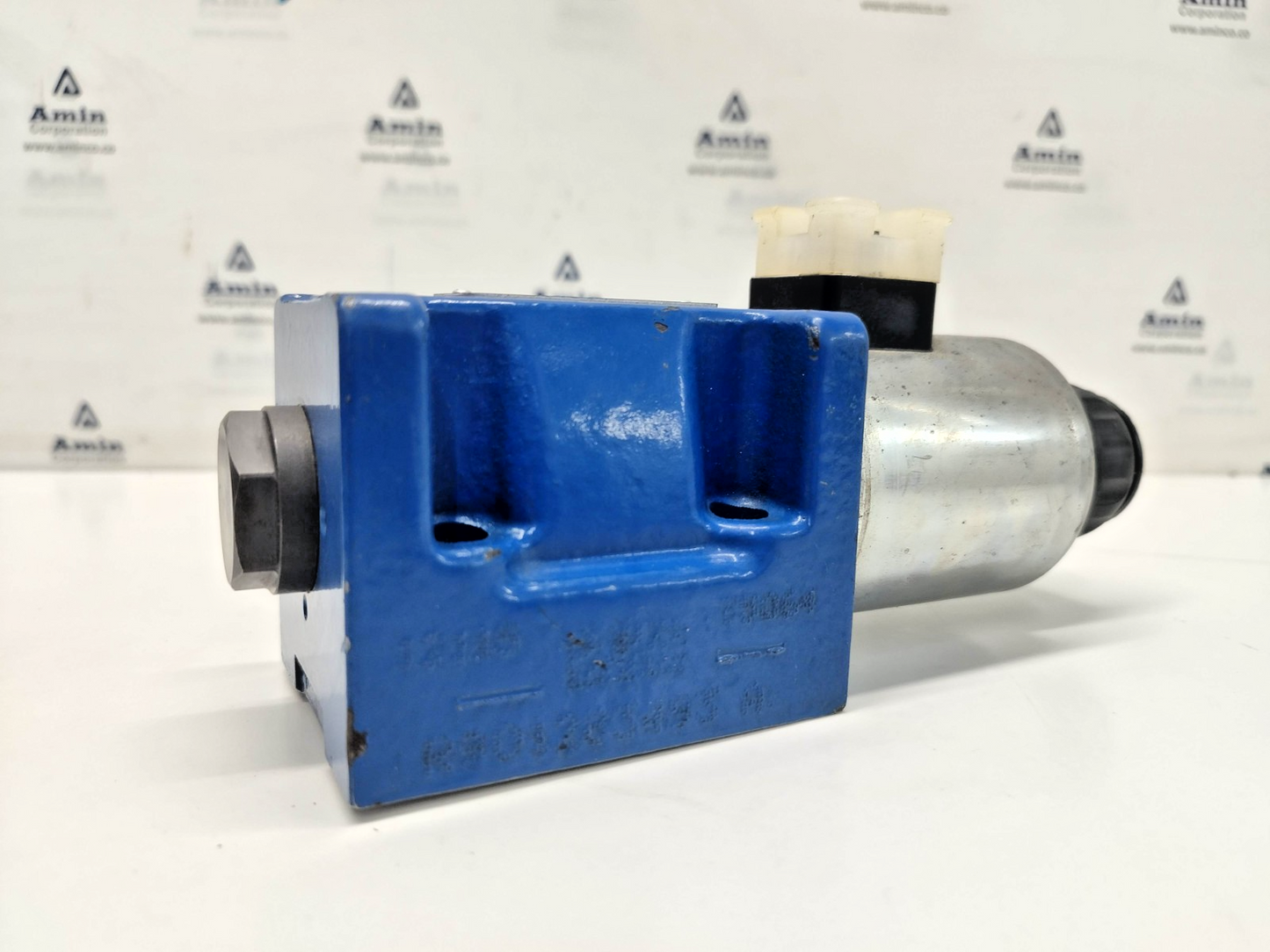 Rexroth 5-4WE 10 EB50/EG24N9K4/M Directional Control Valve MNR: R901339865 - NEW