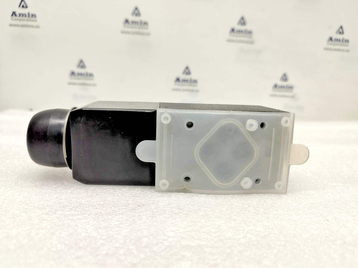 Vickers by Danfoss DG4V-3-2A-H-MU-B6-60 Directional control valve - NEW