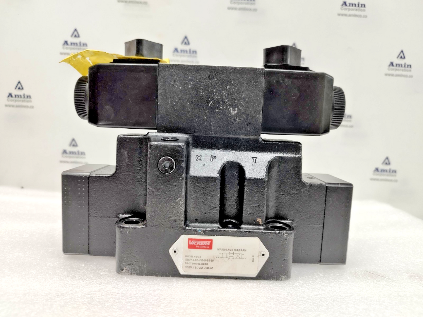 Vickers by Danfoss DG5V-7-8C-VM-U-B6-50 with DG4V-3-6C-VM-U-B6-60 Valve - NEW