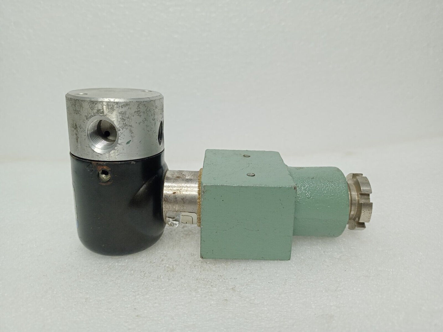 KOGANEI 062-E1-37W Air Solenoid Valve 220V AC 60Hz 0.9Mpa - NEW