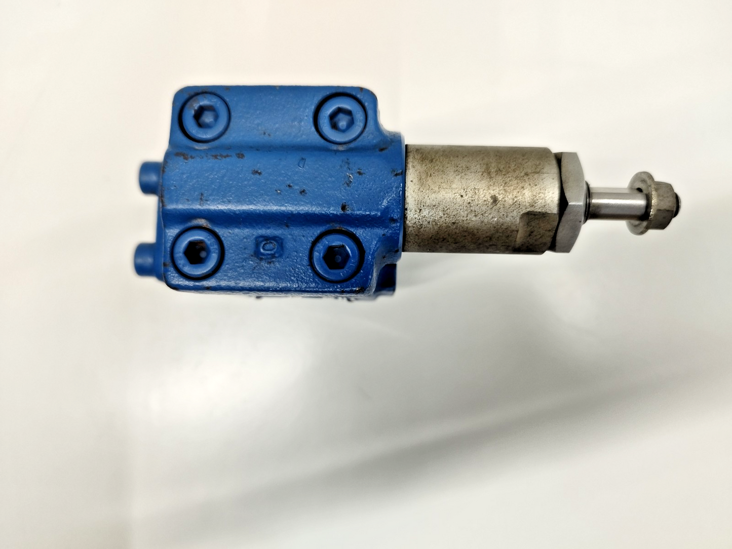 Uchida Hydraulics RB1-04F-D-331 Hydraulic Valve - NEW
