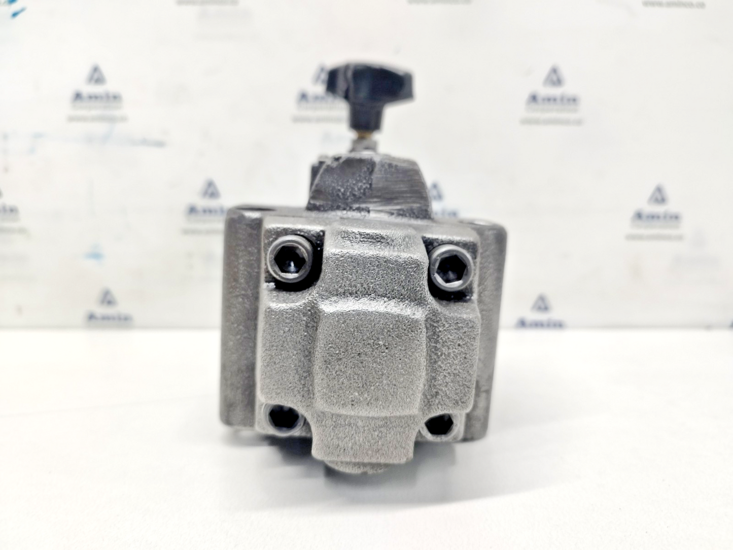 Vickers XCG 06 3F 30 Pressure Reducing valve 2850 psi max. - Refurbished